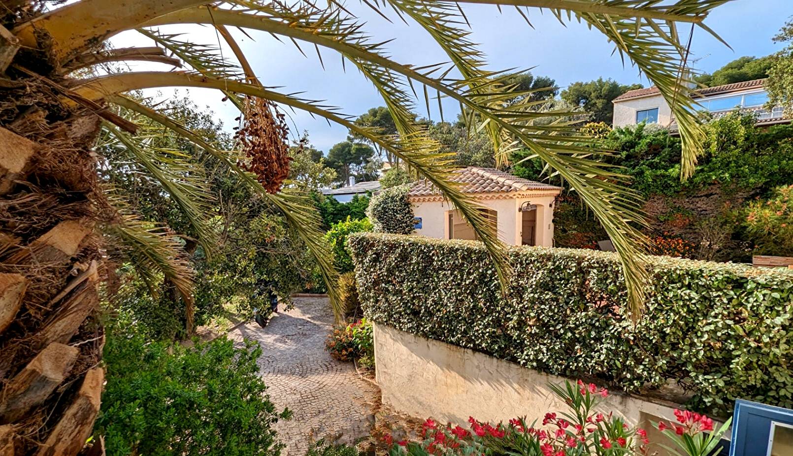 Propriété 6 pièces à vendre dans le village du Brusc à Six-Fours