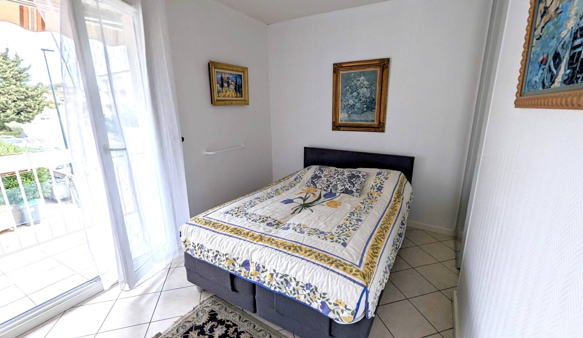 Appartement avec balcon à vendre à côté de l'Avenue de la Mer