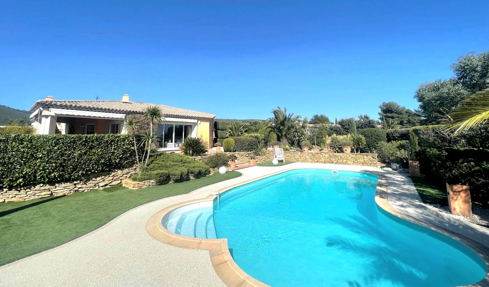 Maison d'architecte avec piscine à vendre à La Cadière-d'Azur en Région Sud