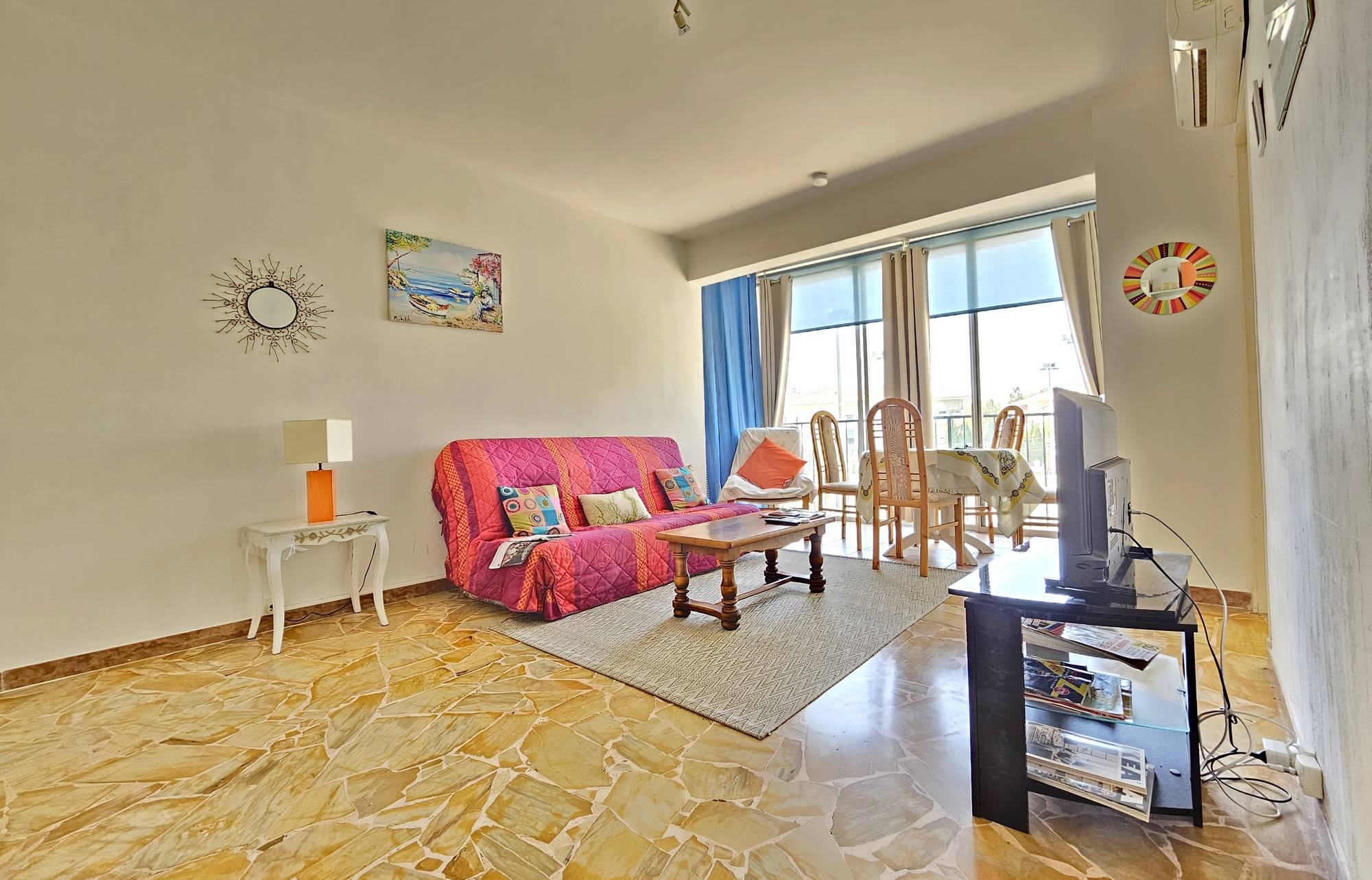 Grand studio climatisé à vendre à 5 minutes à pied de la plage de Bonnegrâce à Six-Fours