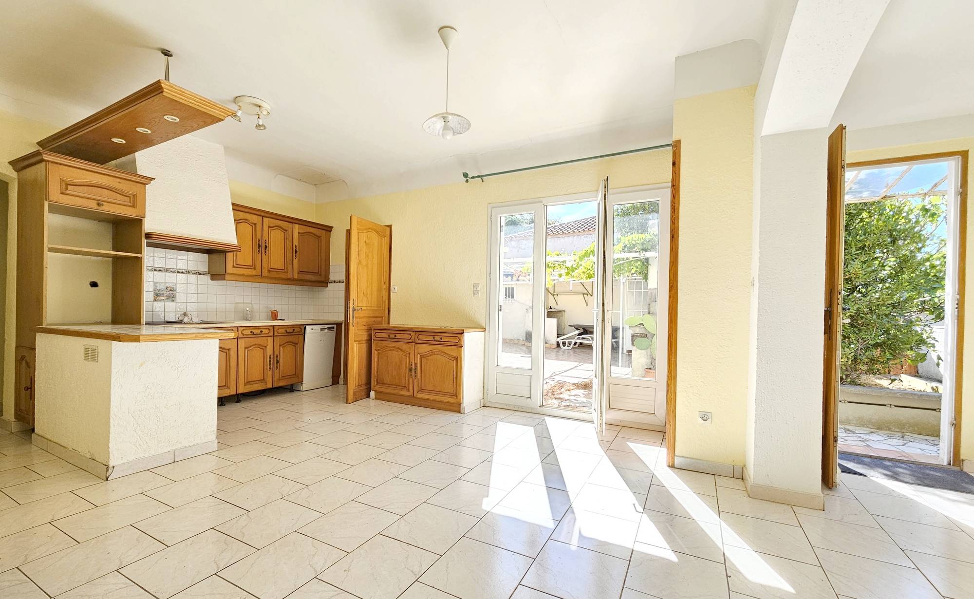 Maison T4 avec studio indépendant à vendre à Six-Fours, Avenue de la Mer