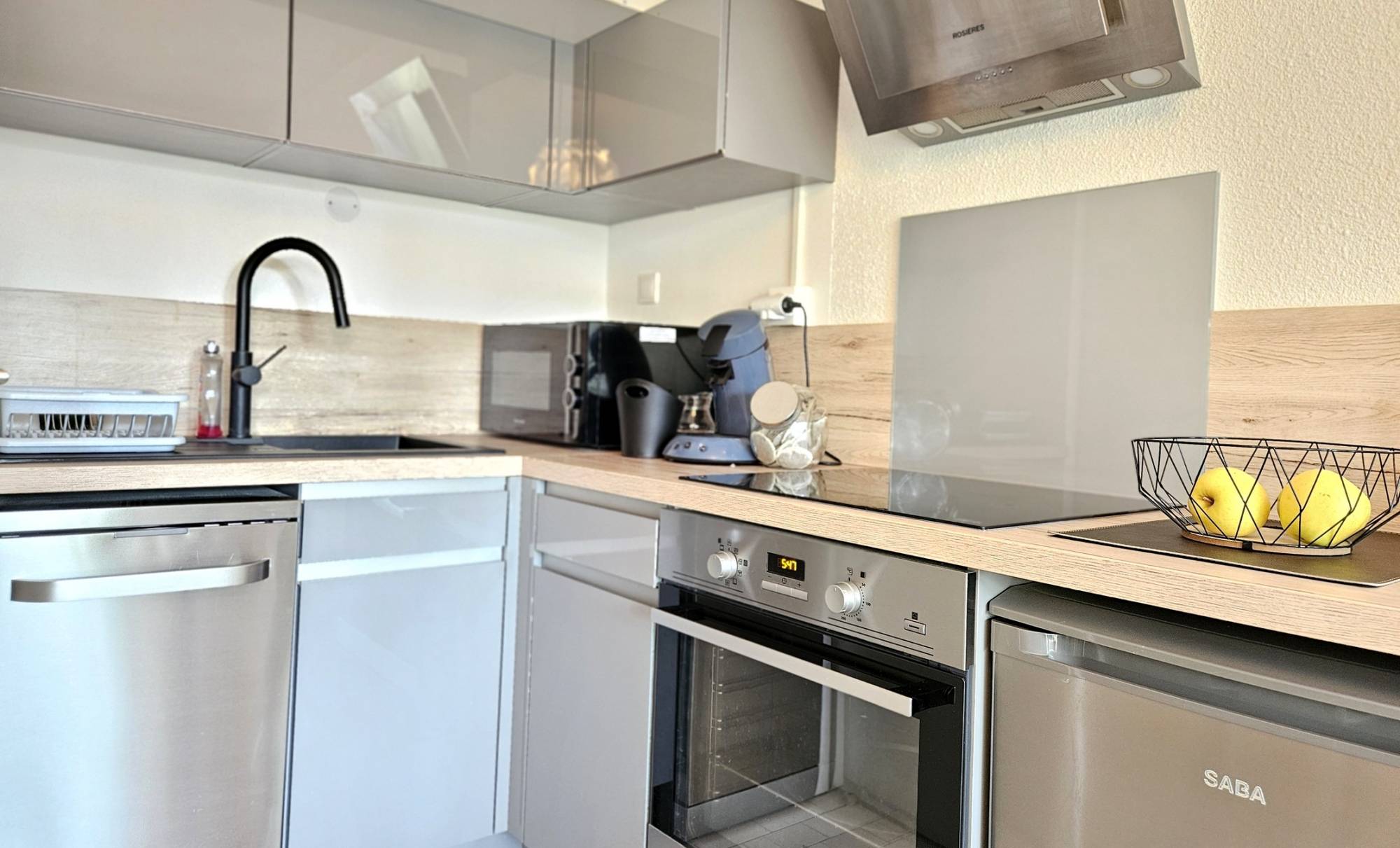 Appartement rénové vendu meublé et avec une cuisine américaine équipée