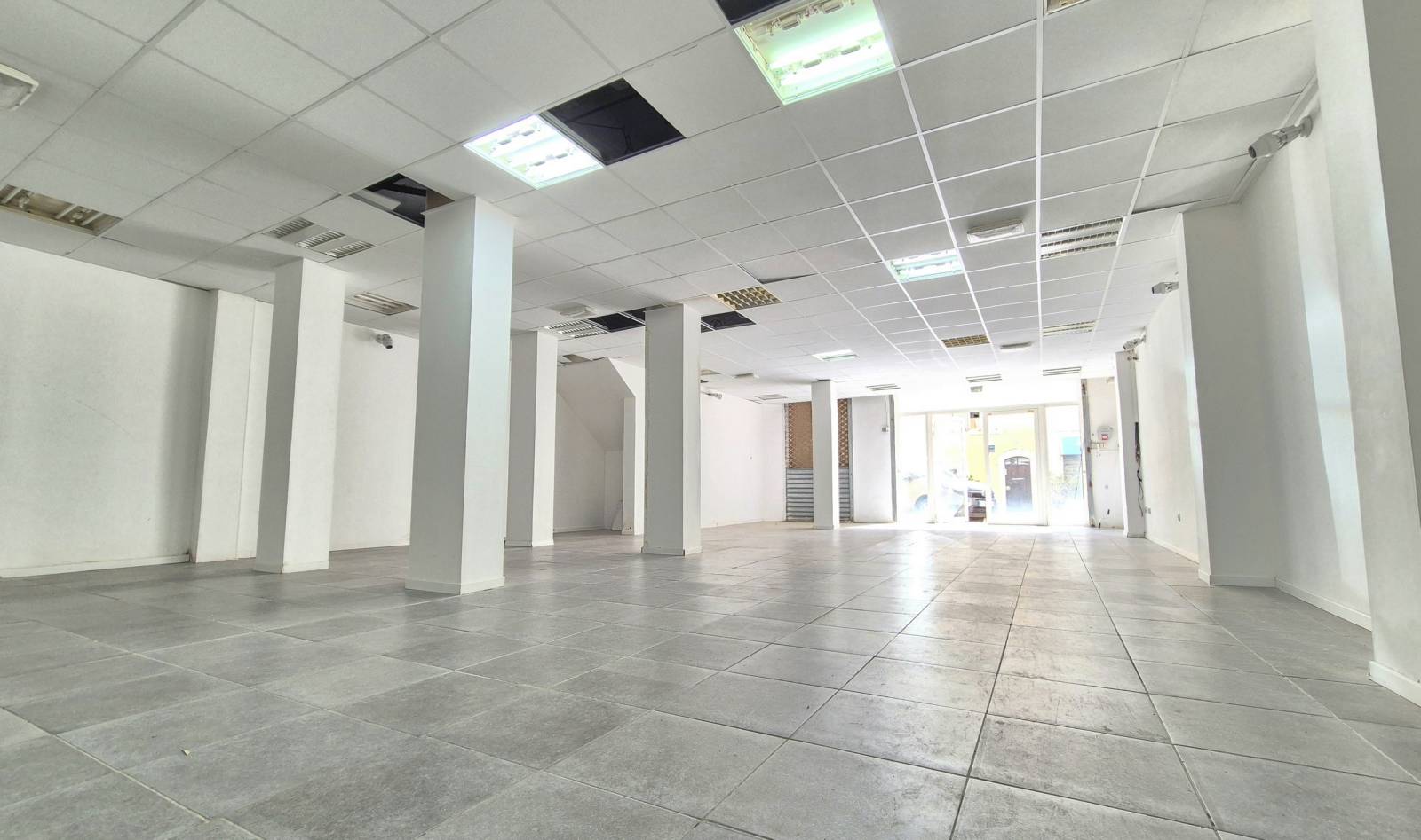 Murs commerciaux adaptés pour une salle de sport, une maison de santé, un supermarché, un salon d'esthétique... 