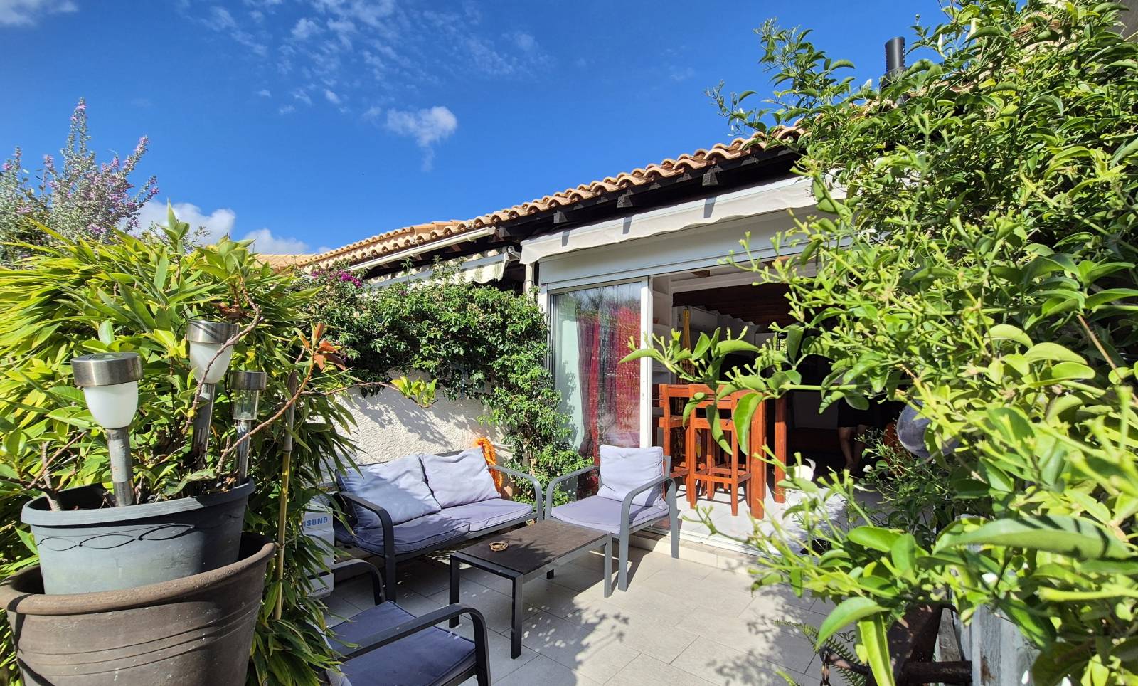 Villa club avec terrasse à vendre dans la résidence 