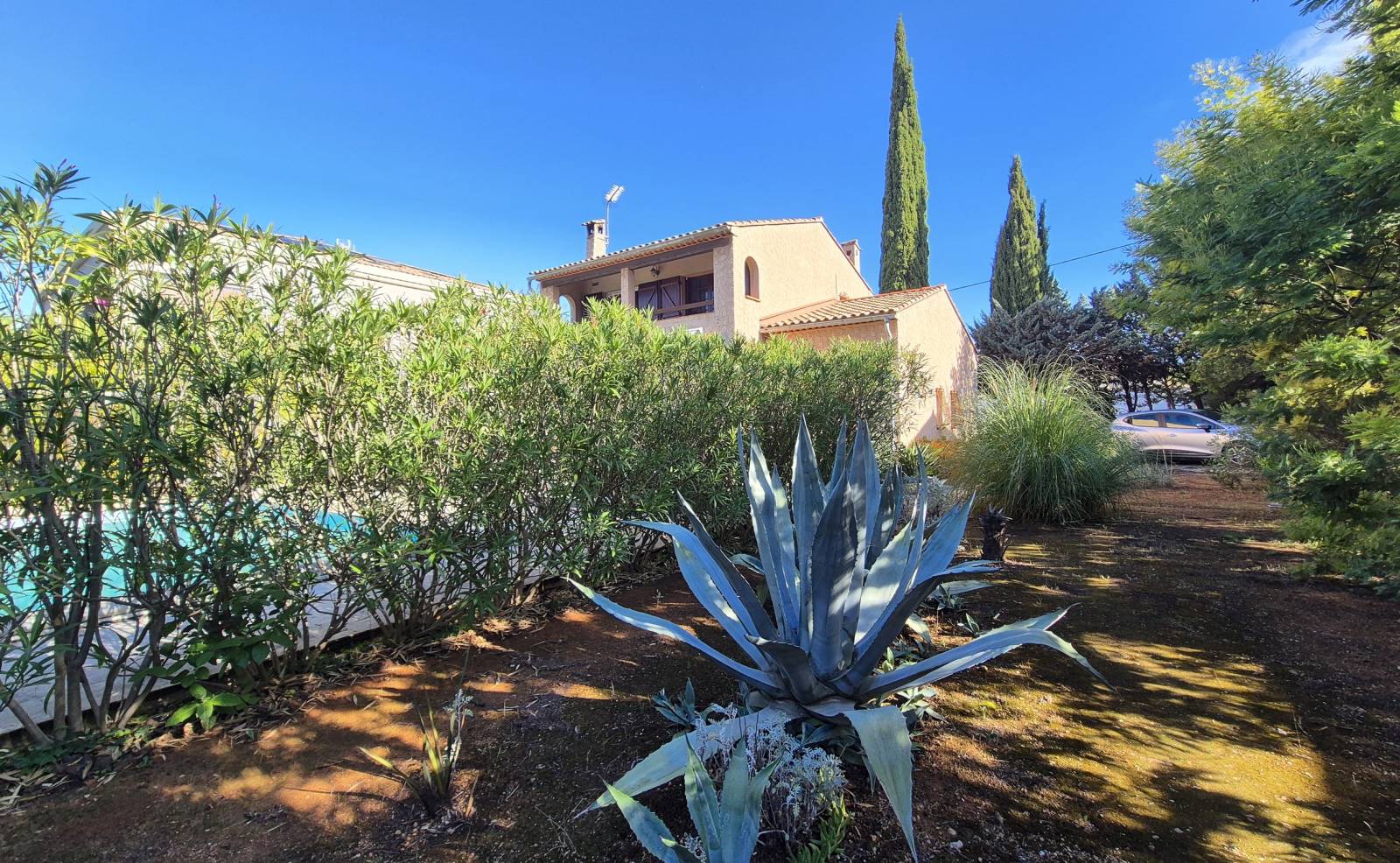 Propriété individuelle avec piscine à vendre à proximité du centre-ville et du port de Sanary-sur-Mer