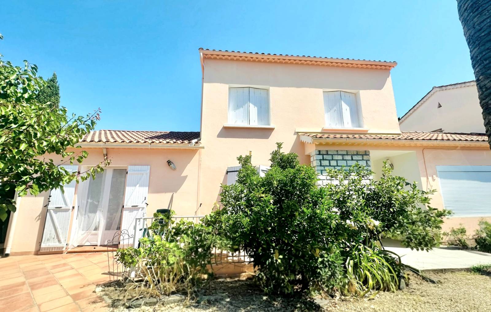 Maison des années 60 rénovée en 2017 à vendre par notre agence immobilière à 5 minutes à pied de l'hypercentre six-fournais