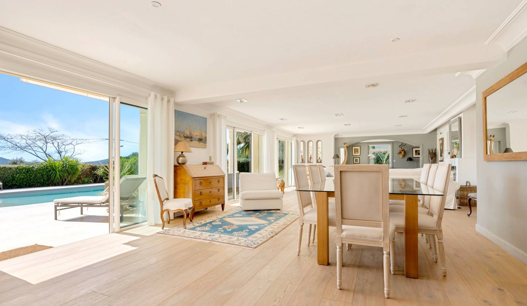 Propriété de prestige de huit chambres à vendre par agence immobilière sur le bord de mer de Saint-Cyr