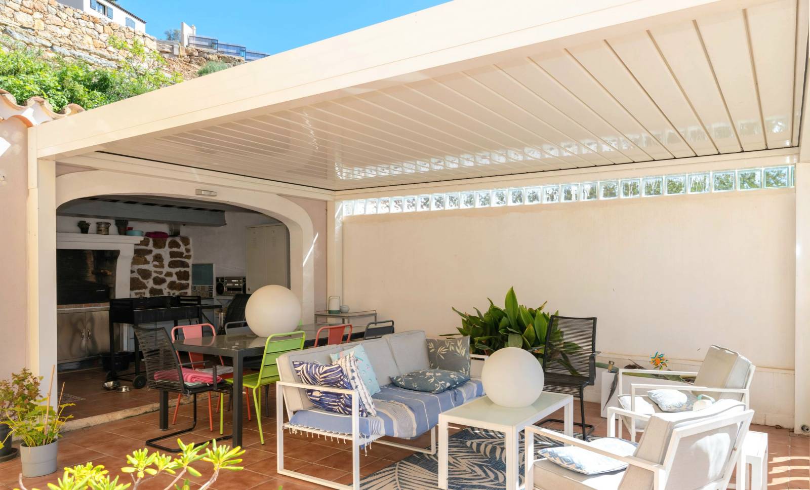 Maison avec panneaux solaires et terrasse bioclimatique à vendre Allée des Mirabelles à Ollioules