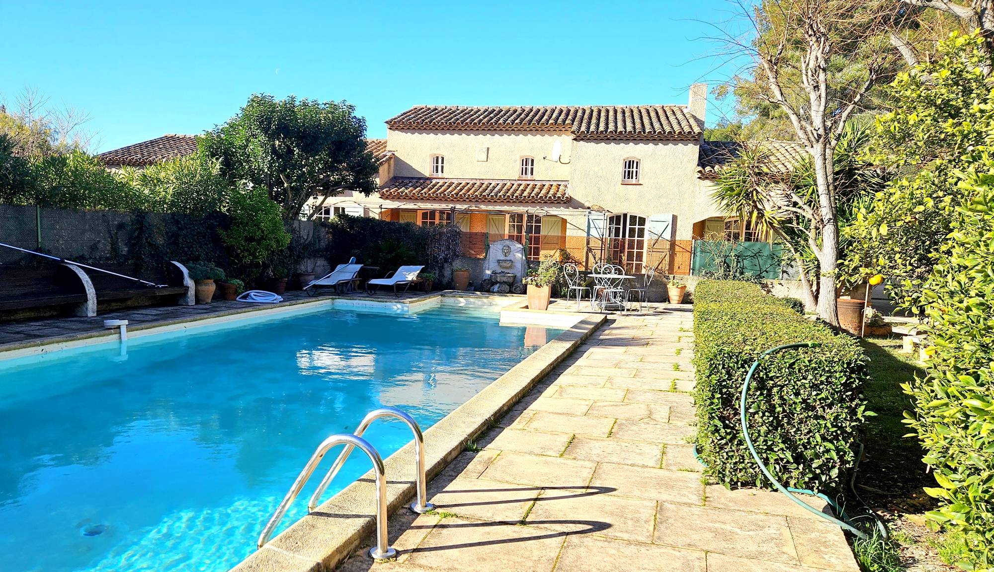 Maison de campagne avec piscine et jardin à vendre à Ollioules, secteur de la Tourelle