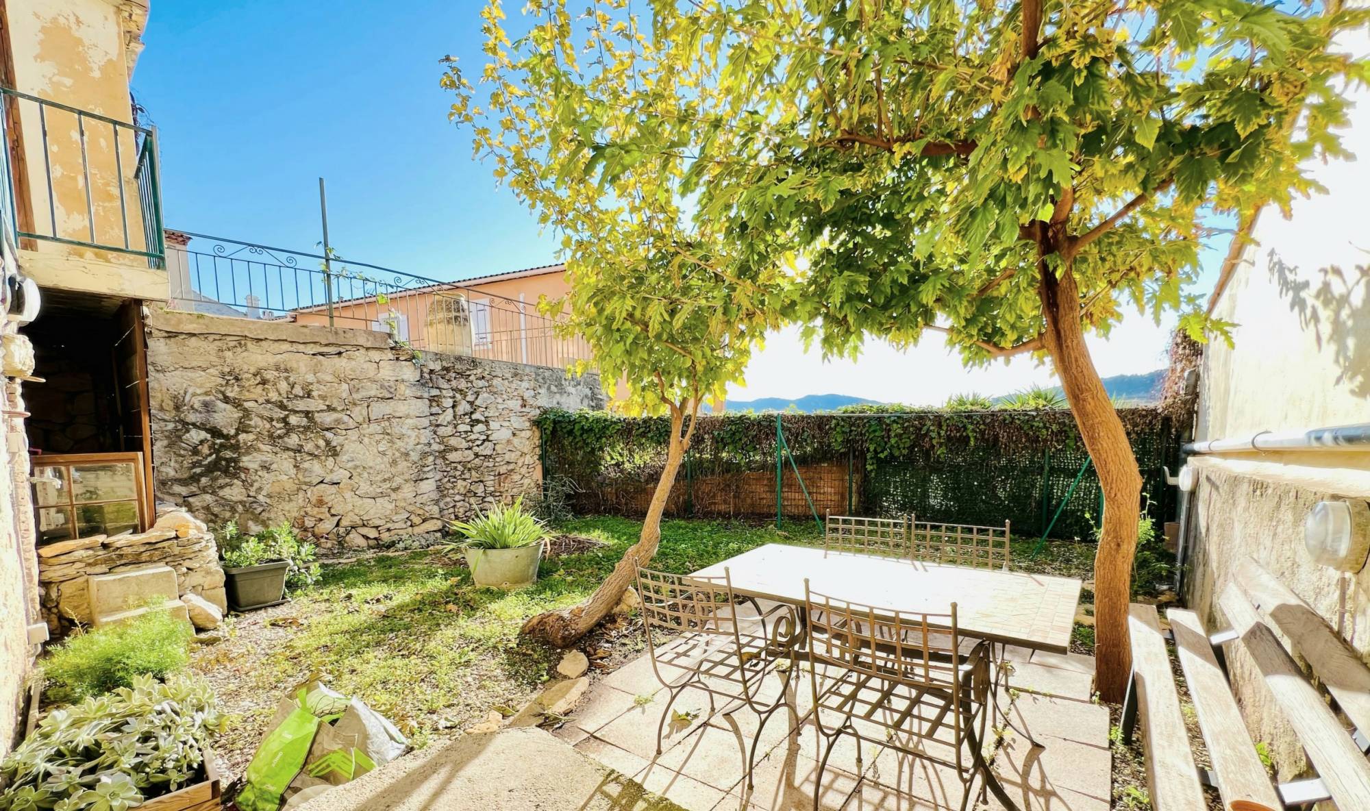 Maison 5 pièces divisée en deux appartements à vendre à La Cadière-d'Azur