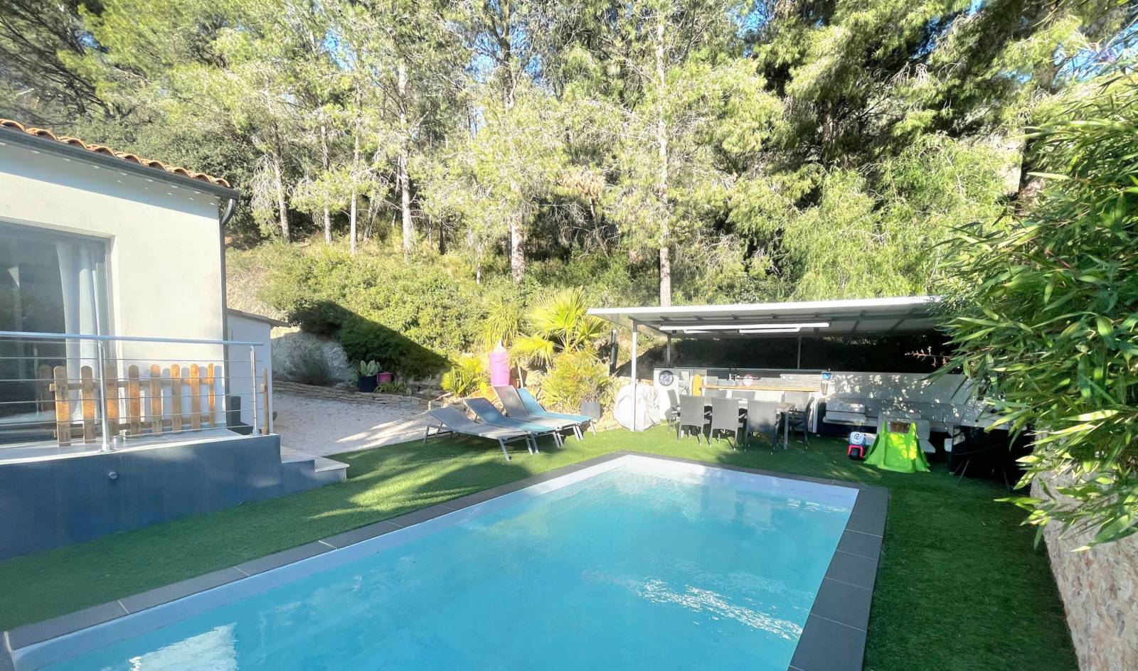 Villa de plain-pied avec piscine à vendre sur le secteur Naron à Bandol