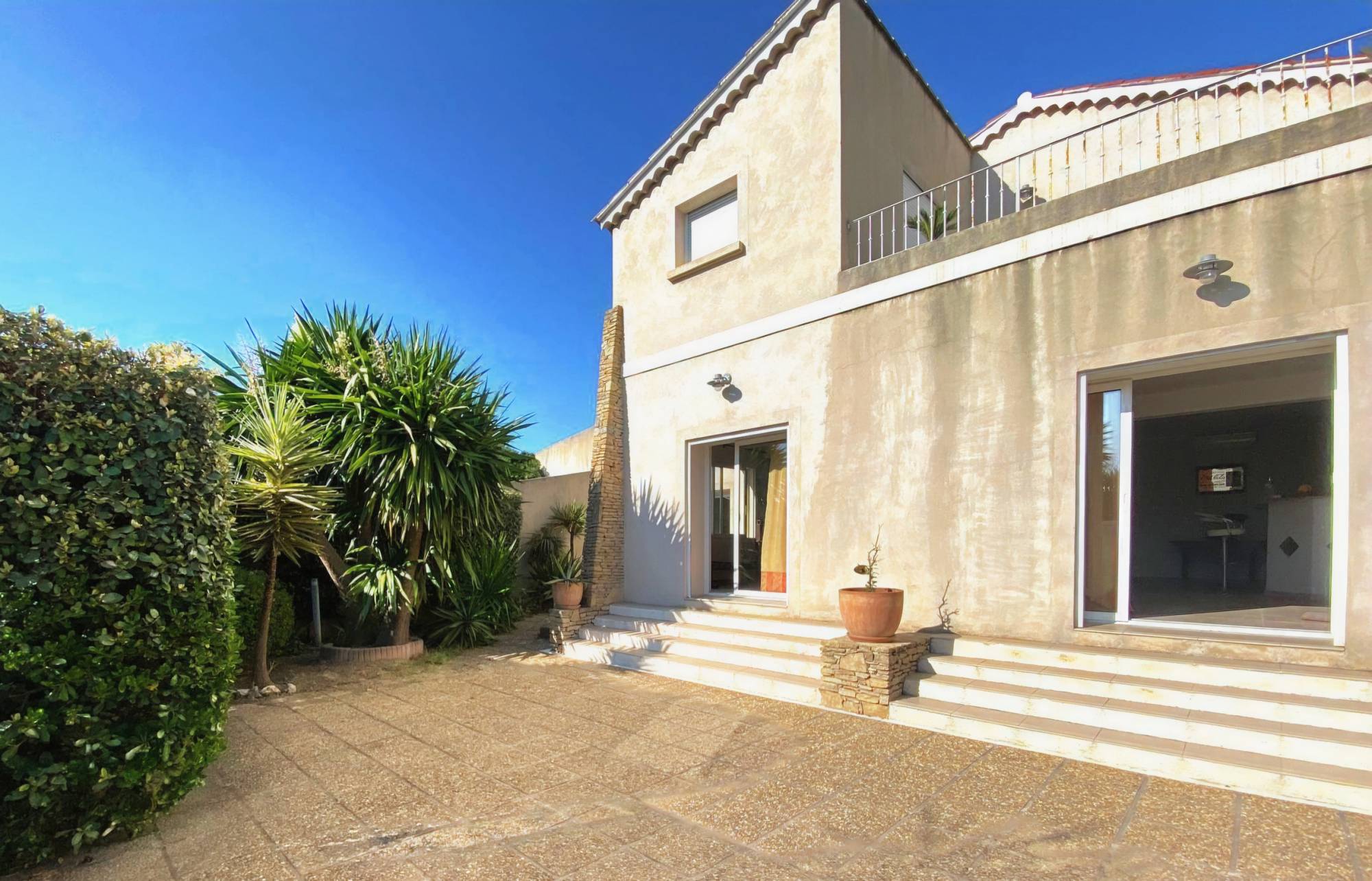 Appartement T4 avec jardin et places de parking à vendre Avenue de la Mer à Six-Fours