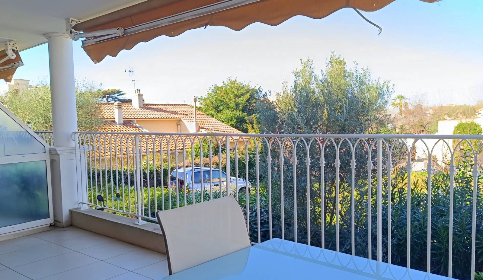 Appartement avec grande terrasse et garage en sous-sol à vendre dans le centre-ville de Six-Fours