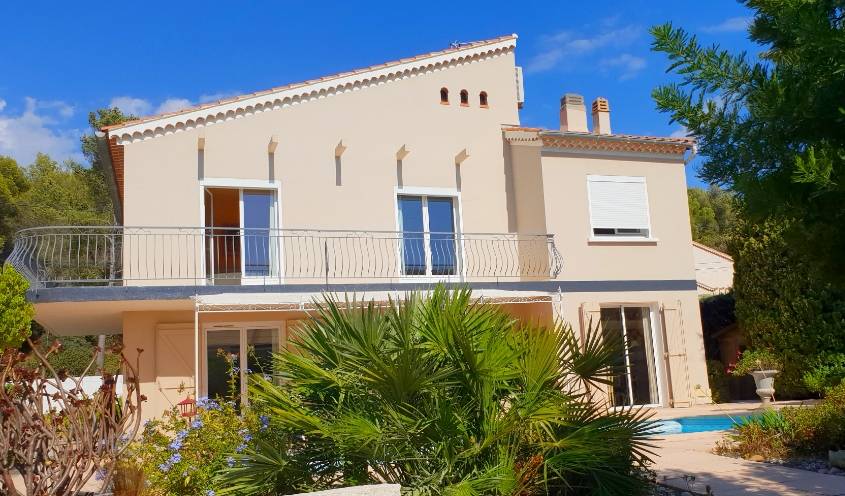 Villa traditionnelle de type 6 avec piscine à vendre au pied du Fort de Six-Fours