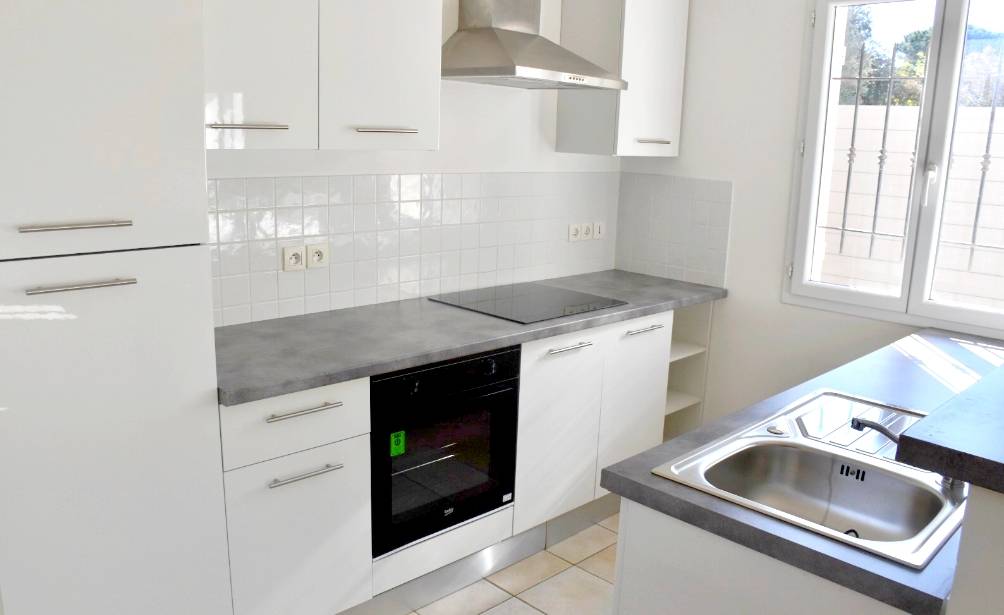 Cette annonce est mise en ligne par l'agence immobilière Sanary