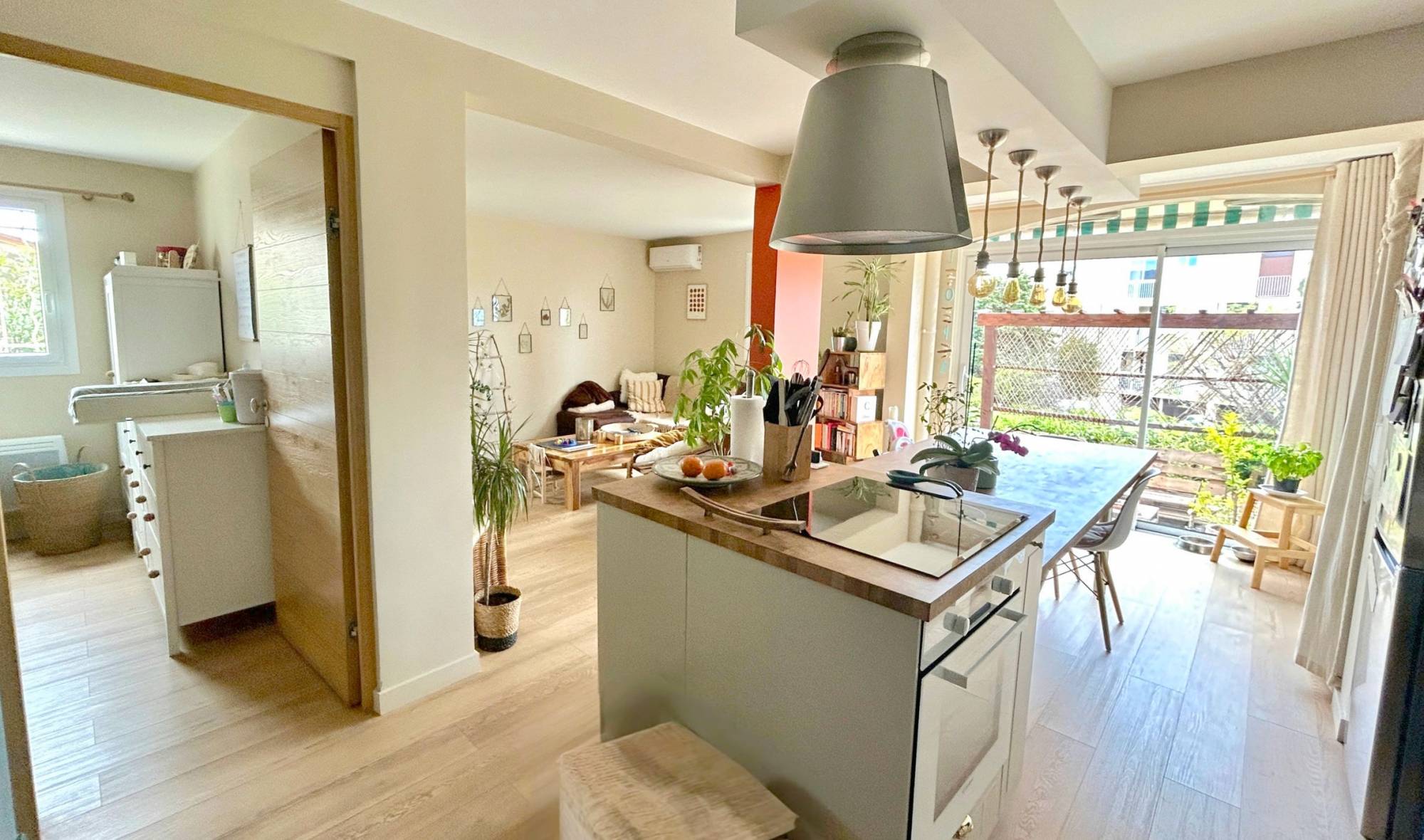 Appartement rez-de-jardin rénové à vendre Boulevard de l'Escourche à Bandol