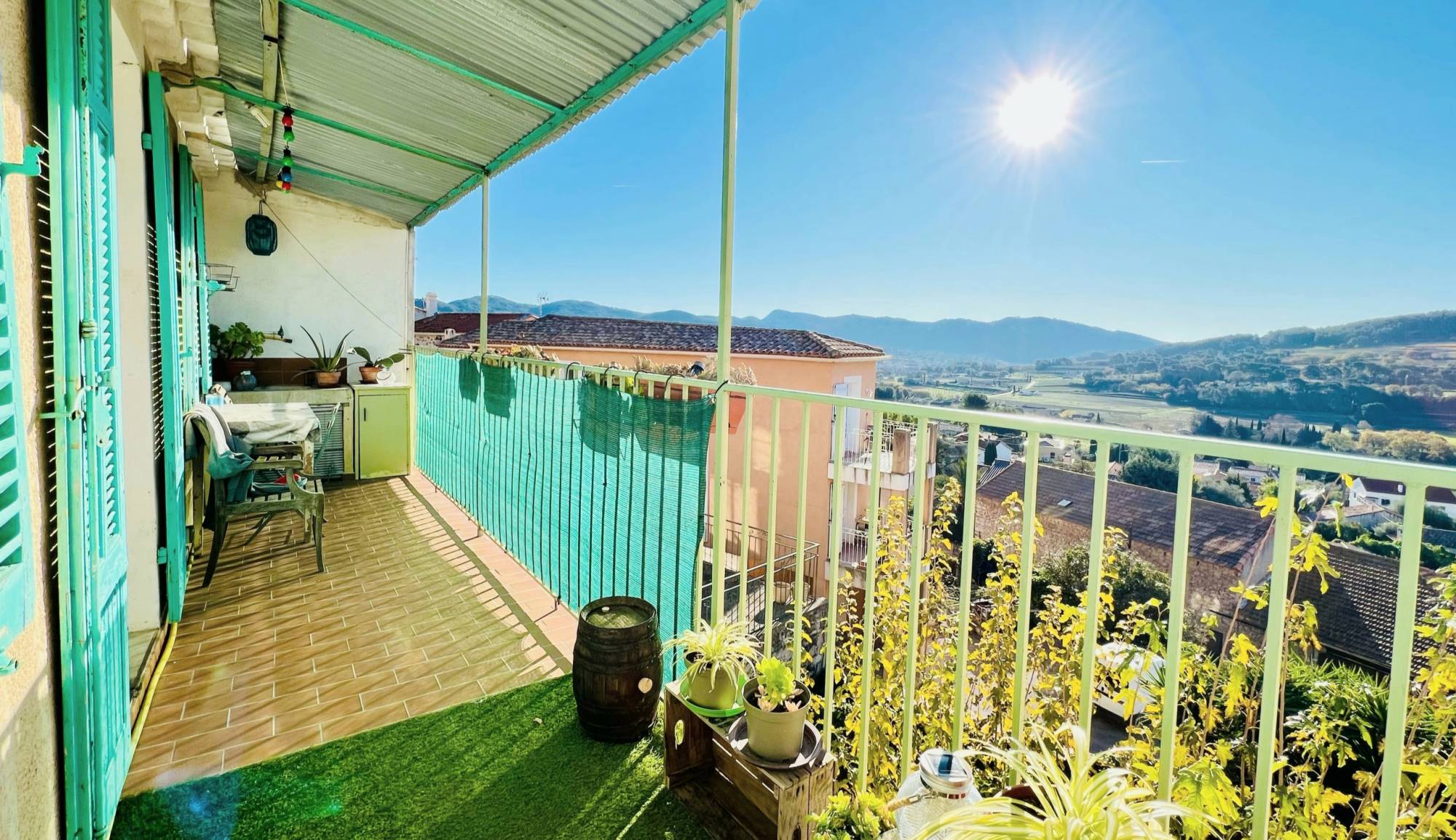 Maison de village des années 40 à vendre dans le village de la Cadière-d'Azur
