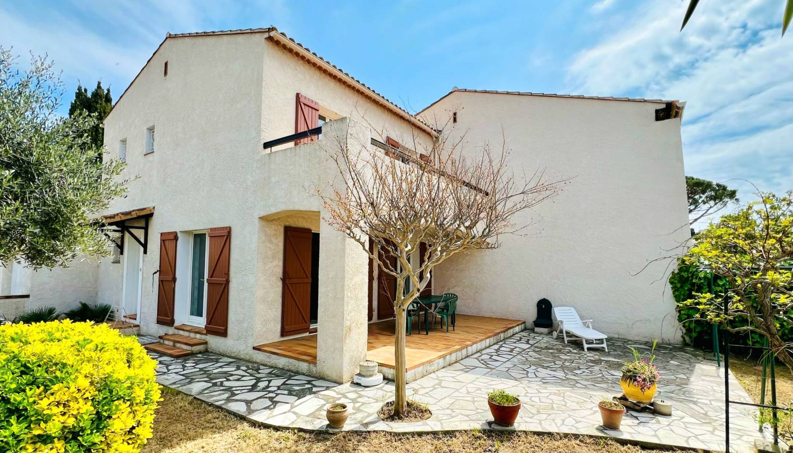 Maison présentée à la vente exclusive dans l'agence immobilière Papazian