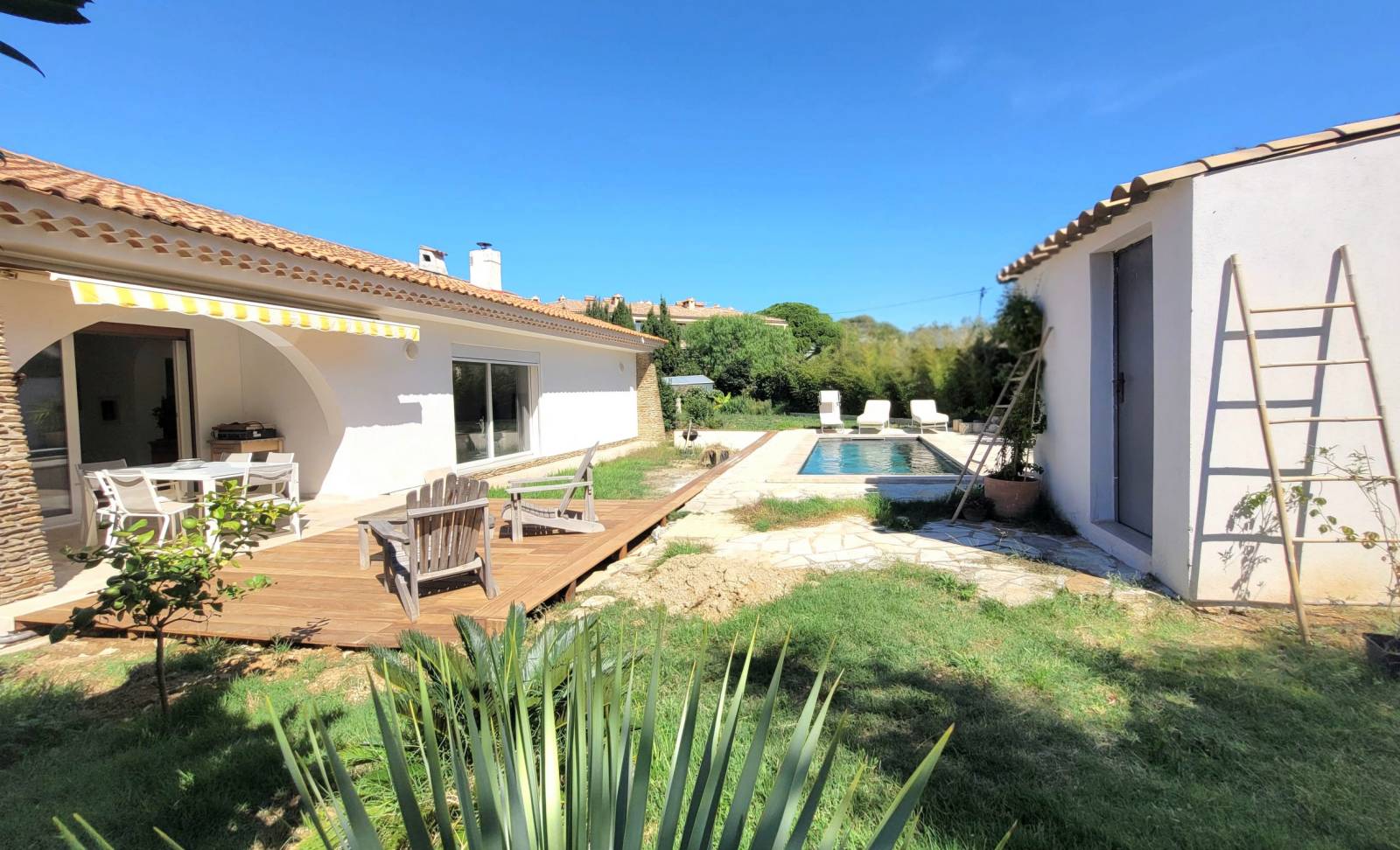 Villa avec jardin et garage à vendre dans le lotissement de la Thébaïde à Six-Fours-les-Plages