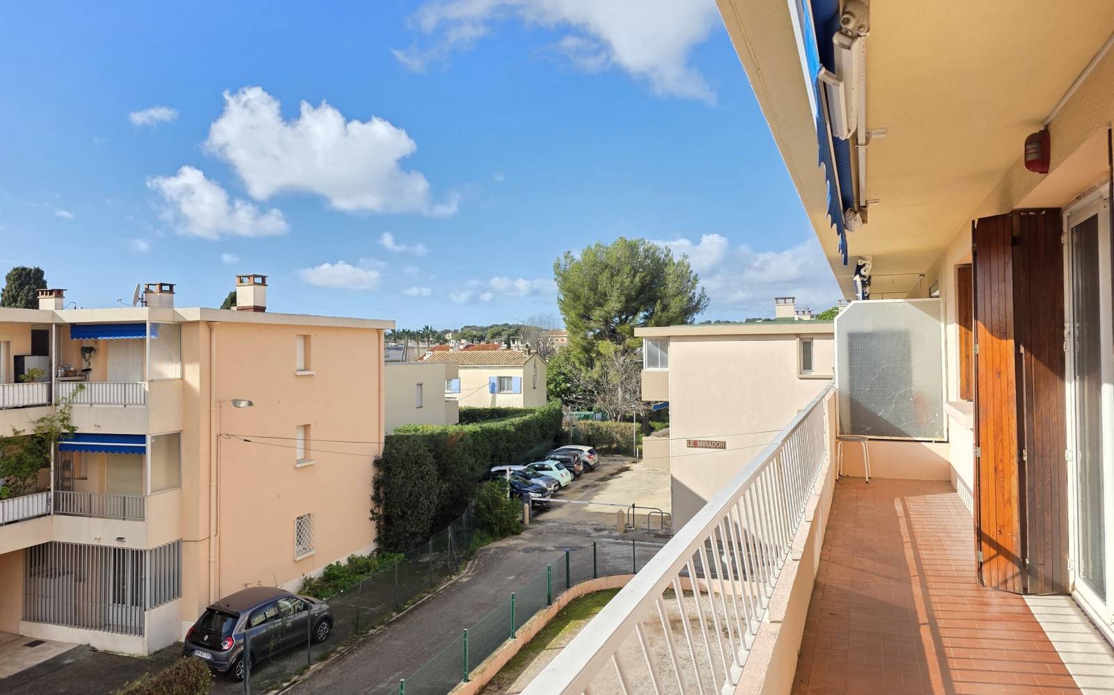 Appartement à rénover à vendre en exclusivité Orpi Papazian Boulevard de Cabry à Six-Fours