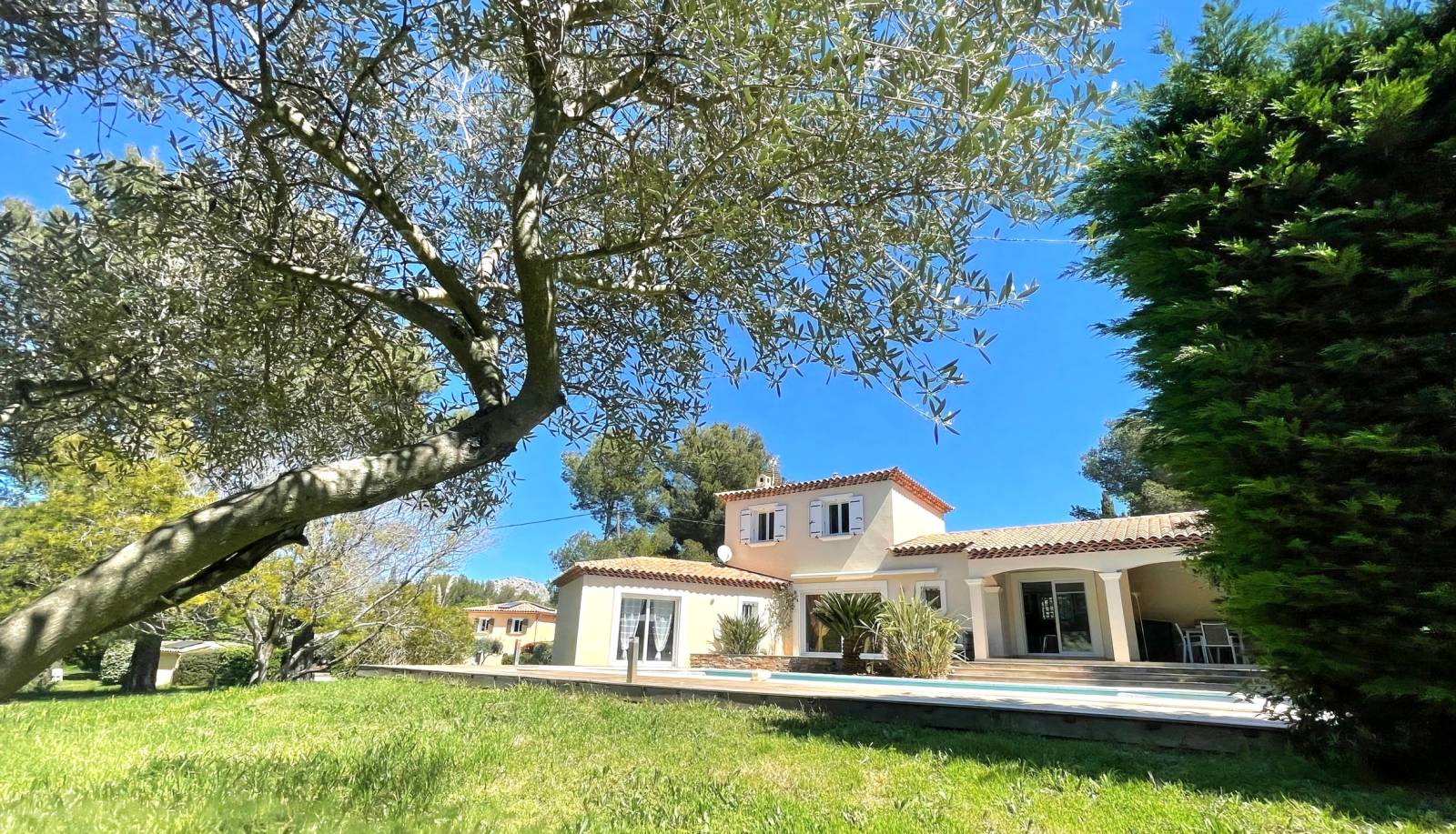Maison néo-provençale à vendre dans un cadre bucolique sur la commune de Sainte-Anne d'Evenos