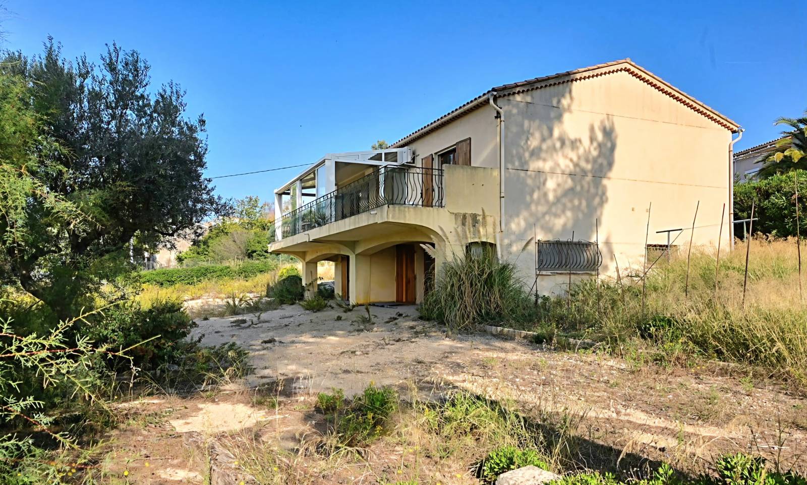 Propriété avec parcelle de terrain (détachement possible) à vendre Chemin de la Morvenede à Sanary-sur-Mer