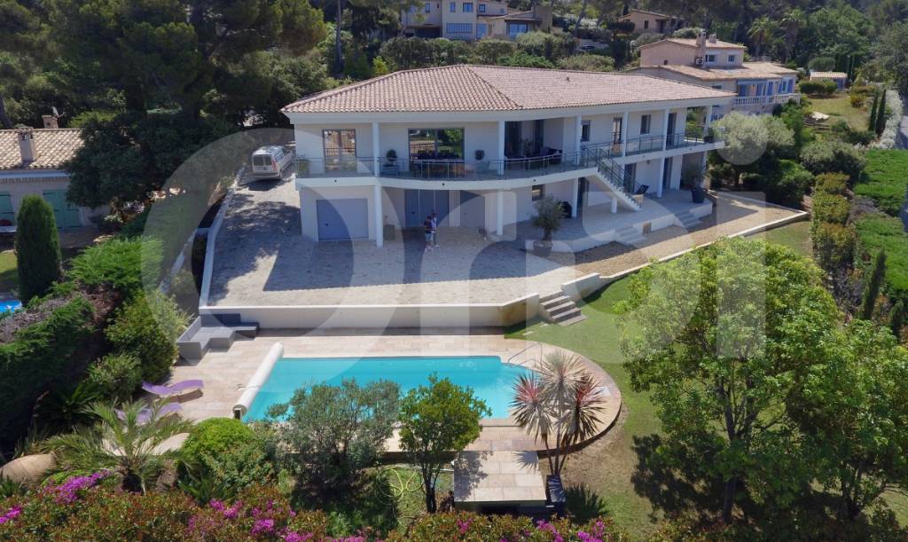 Villa de prestige avec piscine à vendre au Brusc