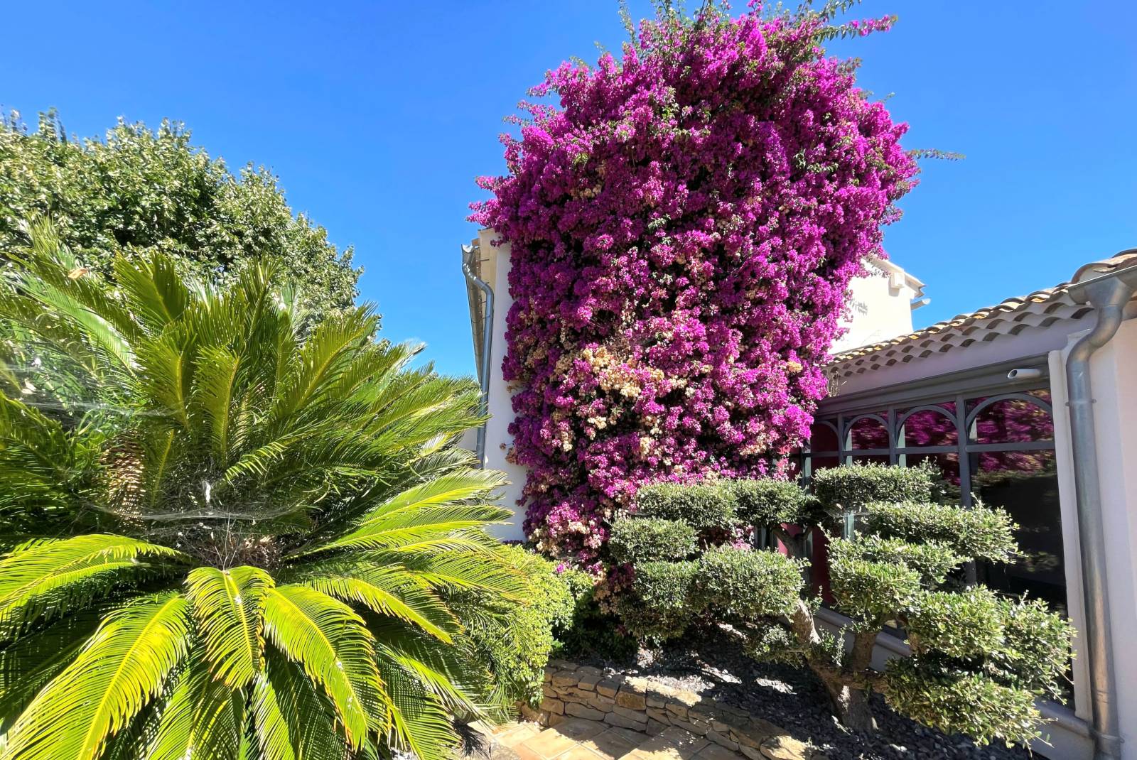 Propriété ancienne d'exception à vendre sur le bord de mer varois, à proximité de la station balnéaire de Sanary