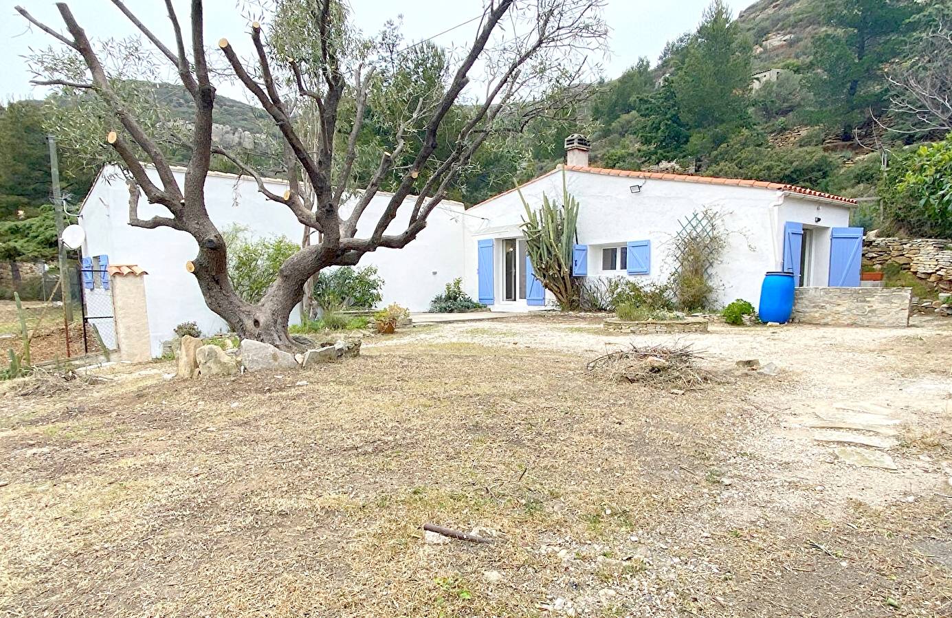 Maison de deux appartements à vendre à la Calanque de Firguerolles