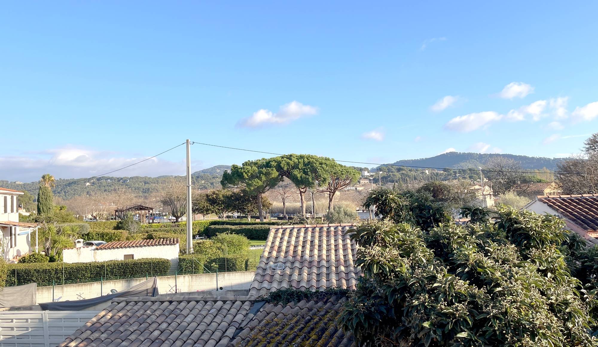 Logement 4 pièces de trois chambres à vendre à proximité du centre-ville de Saint-Cyr