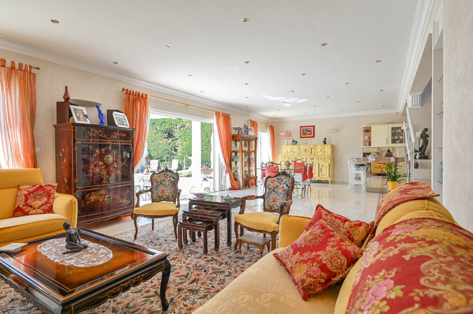 Bien à vendre par agence immobilière à Sanary