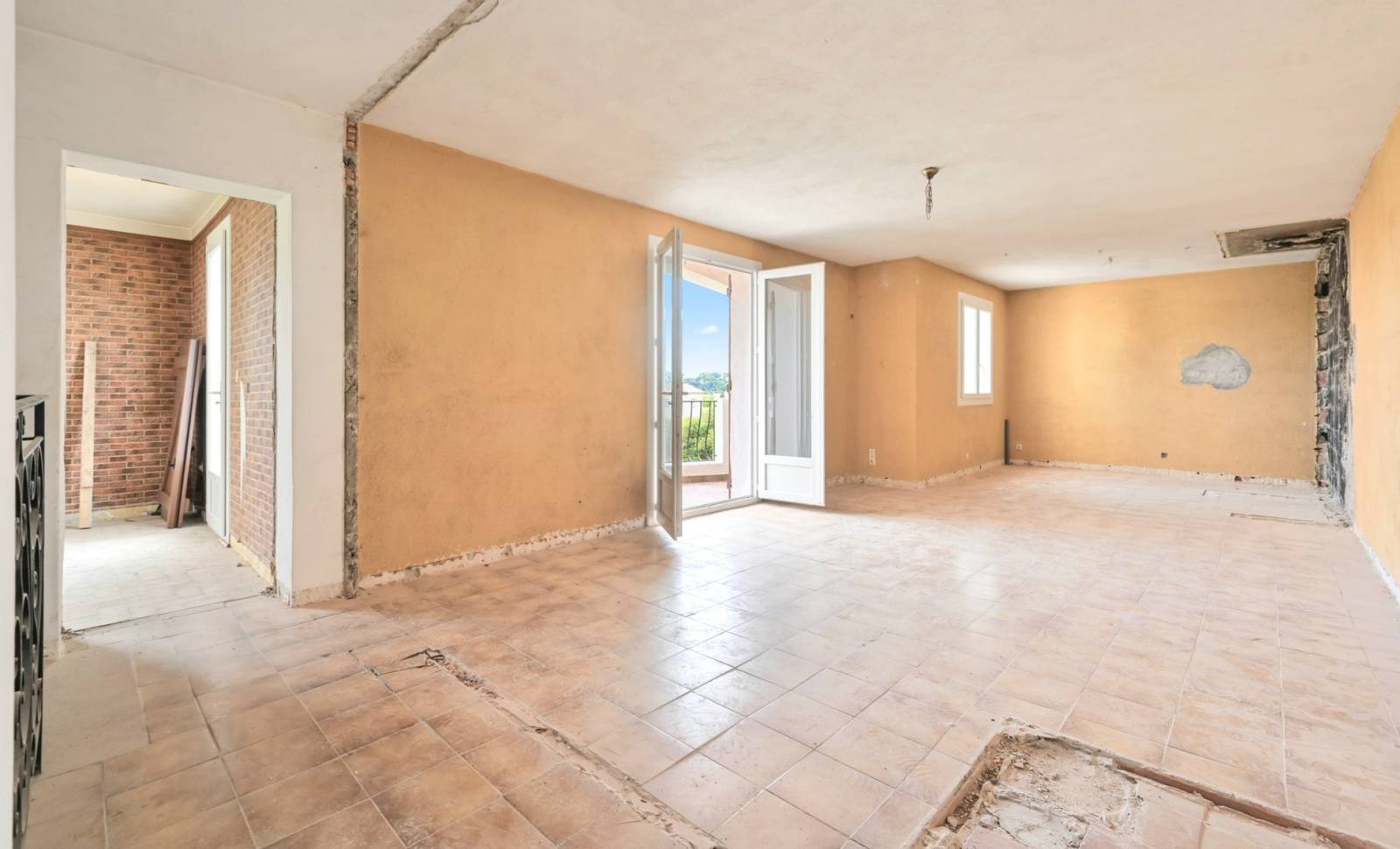 Haut de villa à rénover à vendre par notre agence immobilière de Sanary-sur-Mer