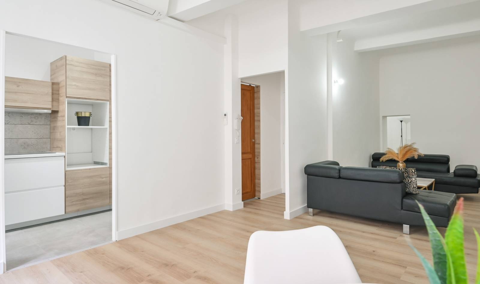 Appartement pour de l'investissement locatif saisonnier à vendre par notre agence immobilière Sanary dans le village