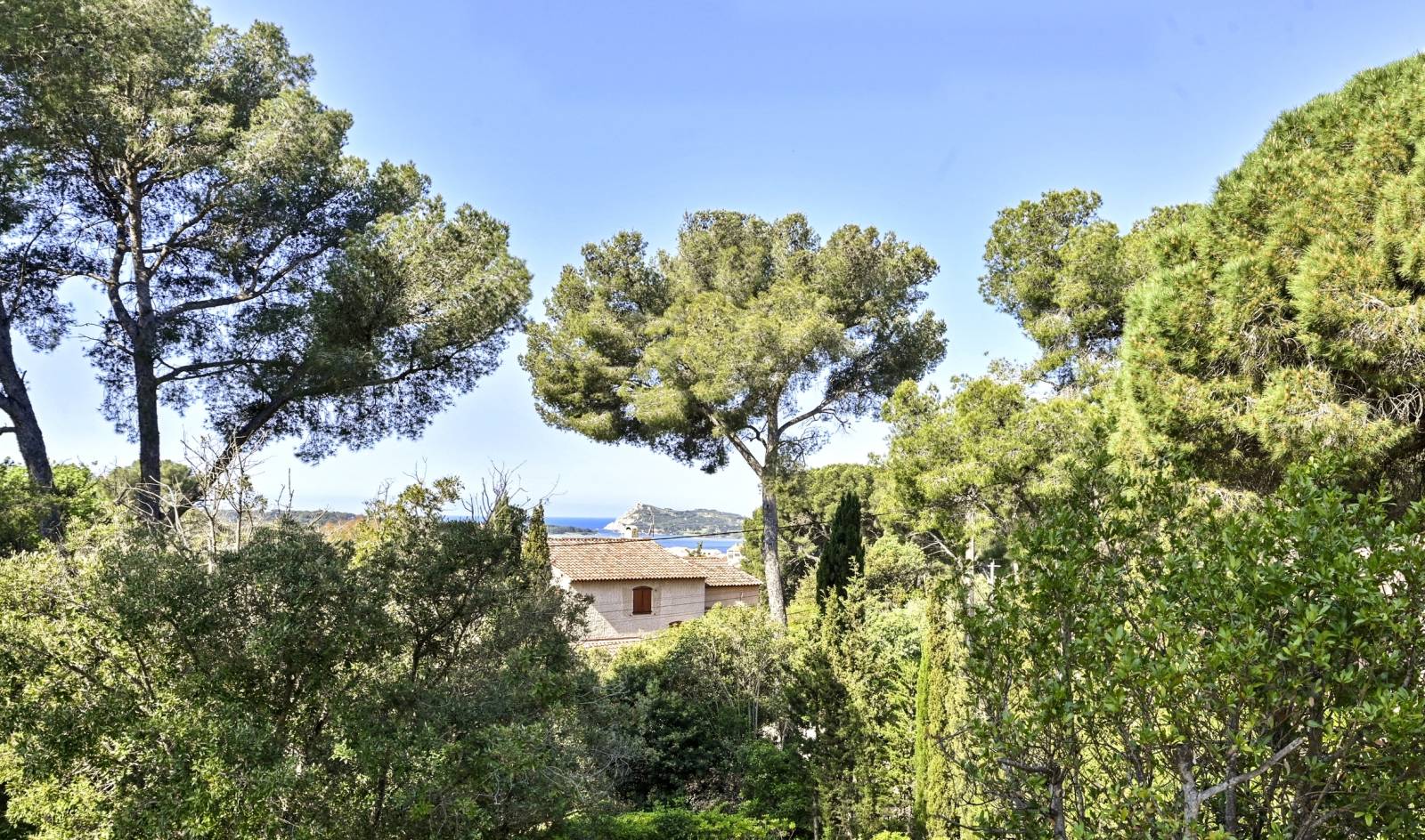 Villa avec jardin arboré offrant une vue mer et un panorama sur l'archipel des Embiez