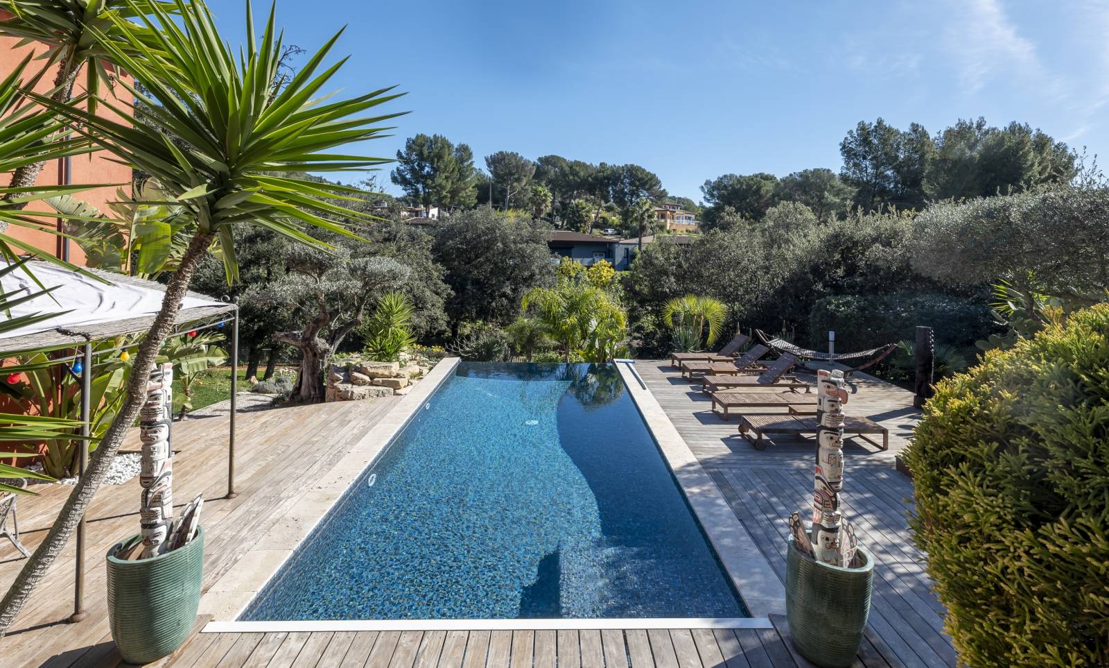 Villa de charme provençale de prestige en vente sur la Côte d'Azur, à cinq minutes en voiture du port de Sanary-sur-Mer