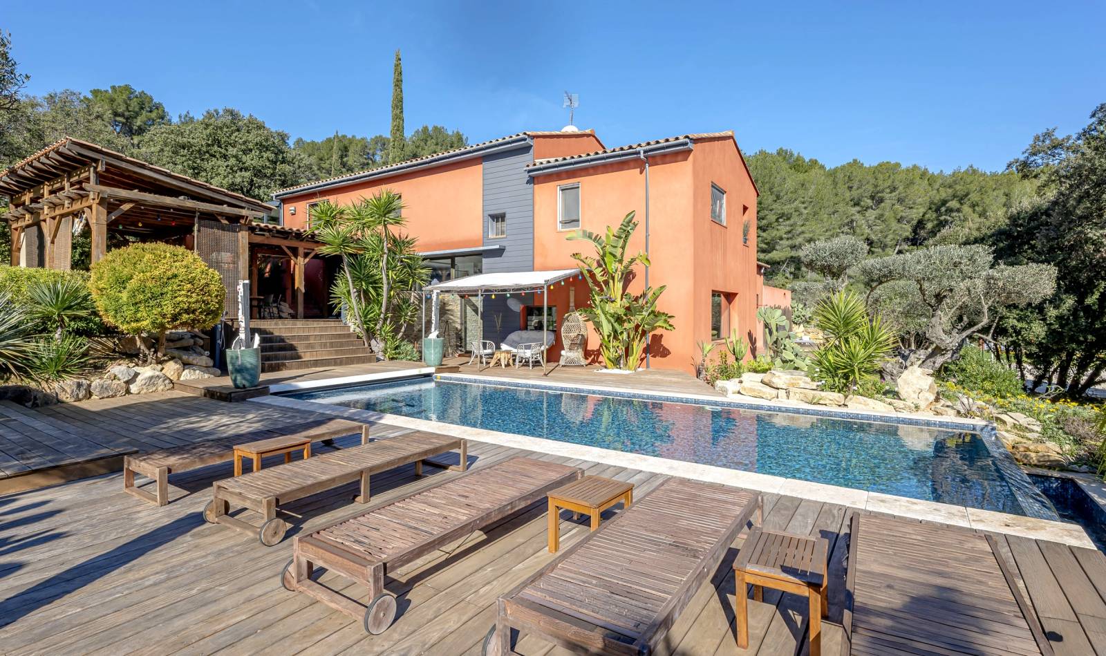 Propriété provençale de prestige à vendre par notre agence immobilière sur la Côte d'Azur