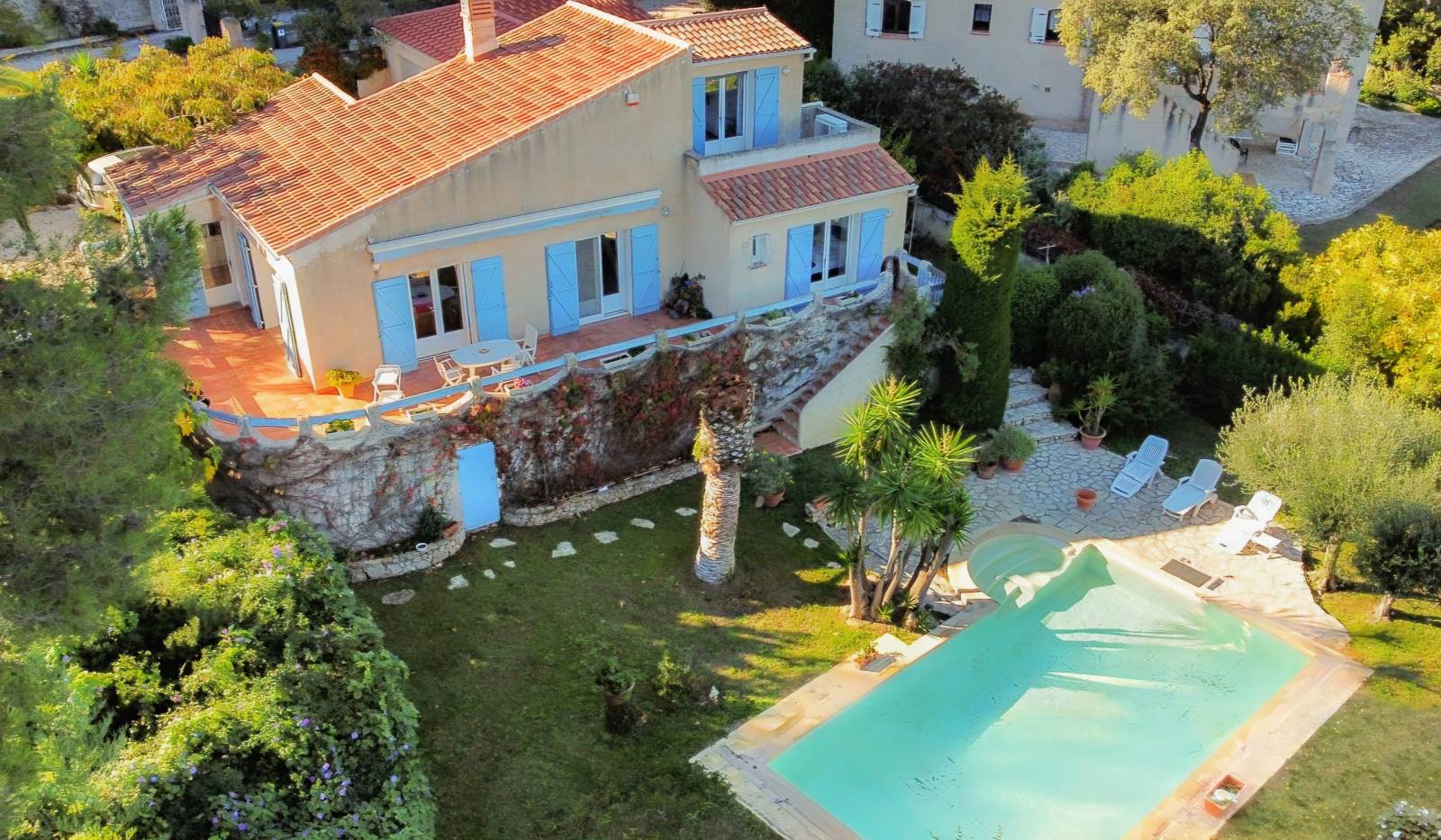 Demeure provençale avec piscine à vendre à proximité du port de Sanary, secteur les Picotières