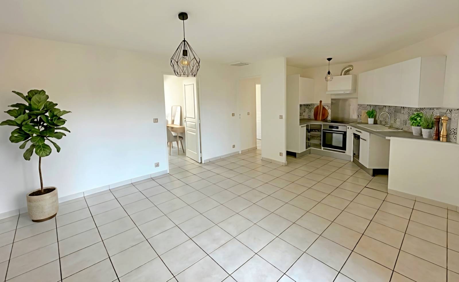 Appartement 3 pièces à vendre en plein cœur du centre-ville de Six-Fours, Rue République