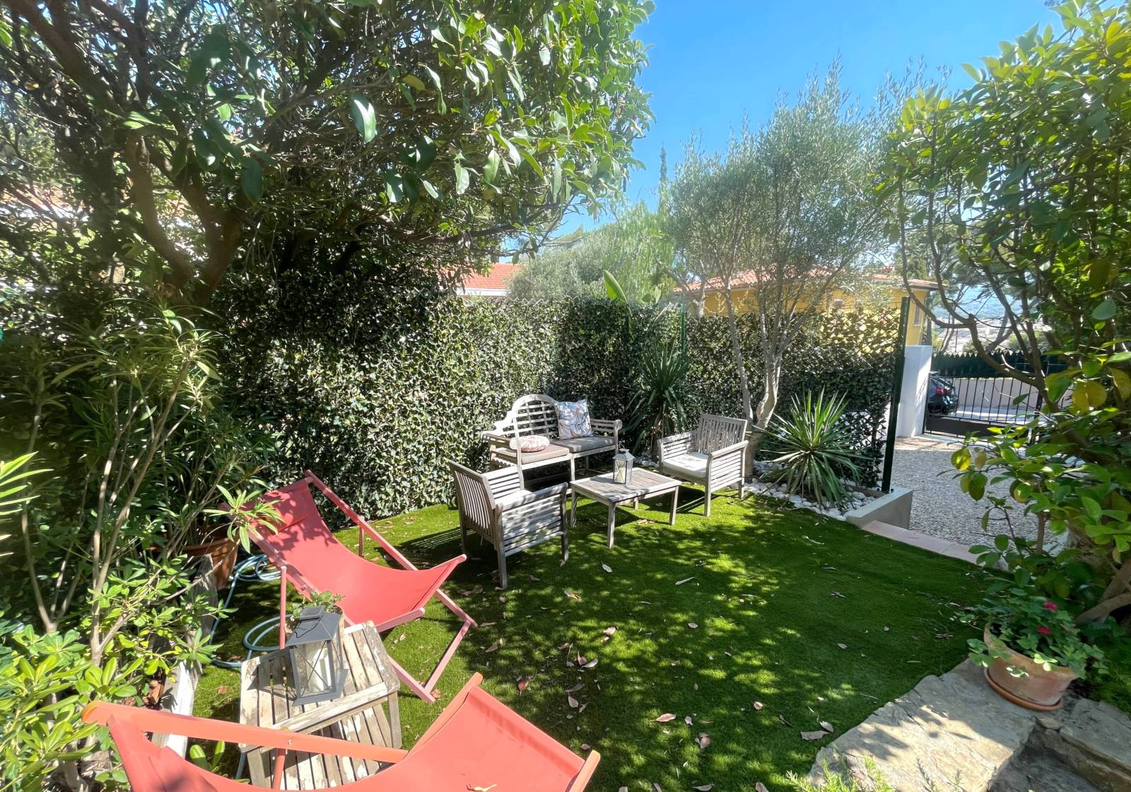 Propriété de charme rénovée avec jardin à vendre sur les hauteurs de la Corniche des Baux, vers la Montée de l'Oratoire