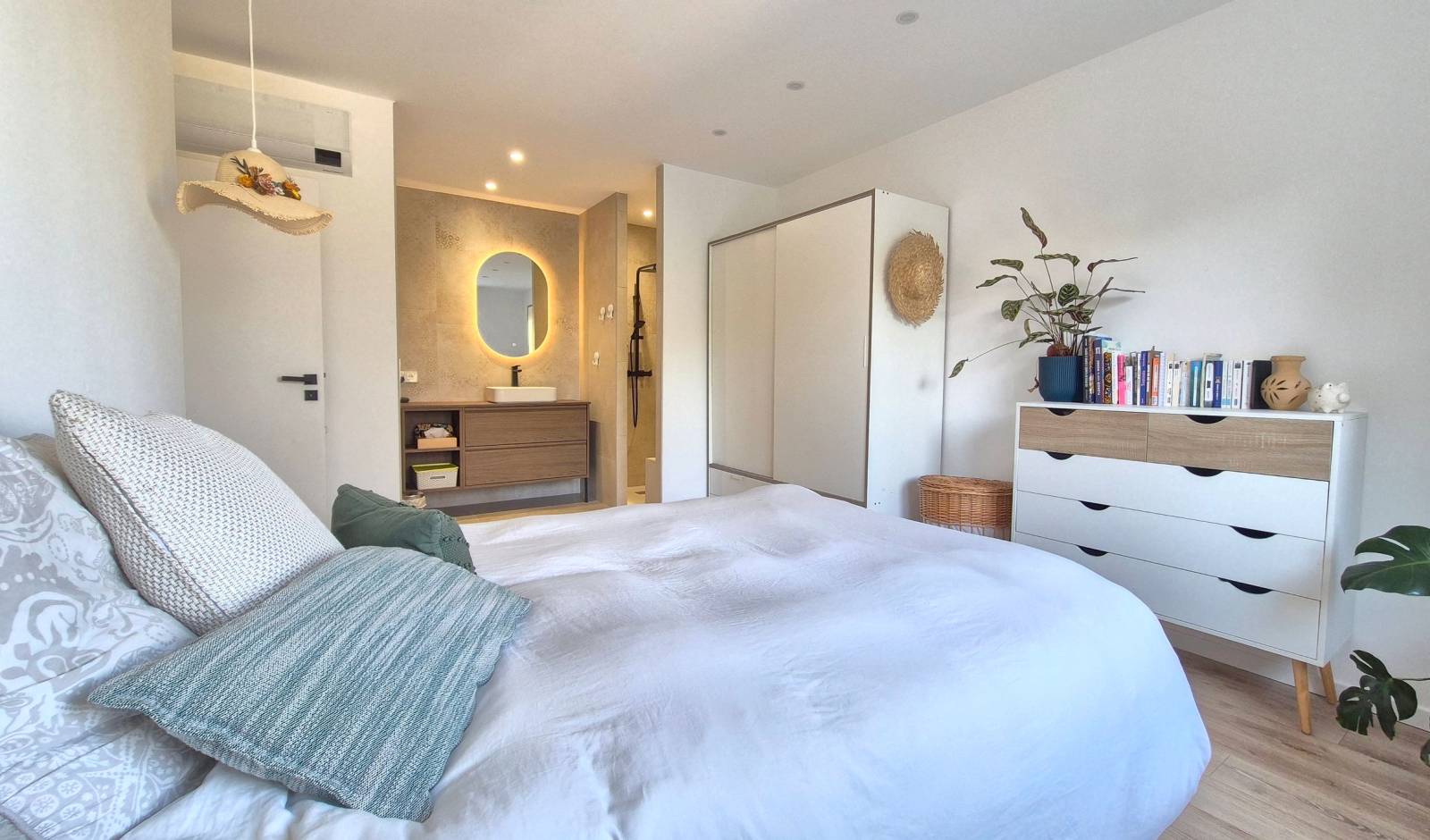 Appartement récent avec suites parentales à vendre par notre agence immobilière Sanary