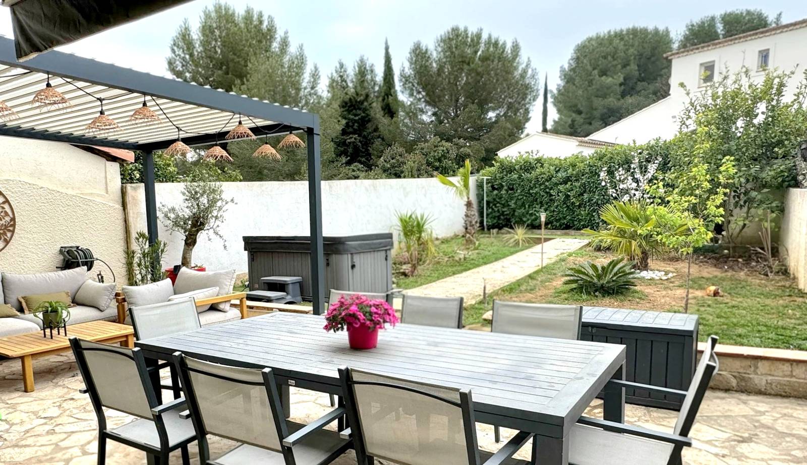 Villa avec garage à vendre dans le centre-ville de Six Fours