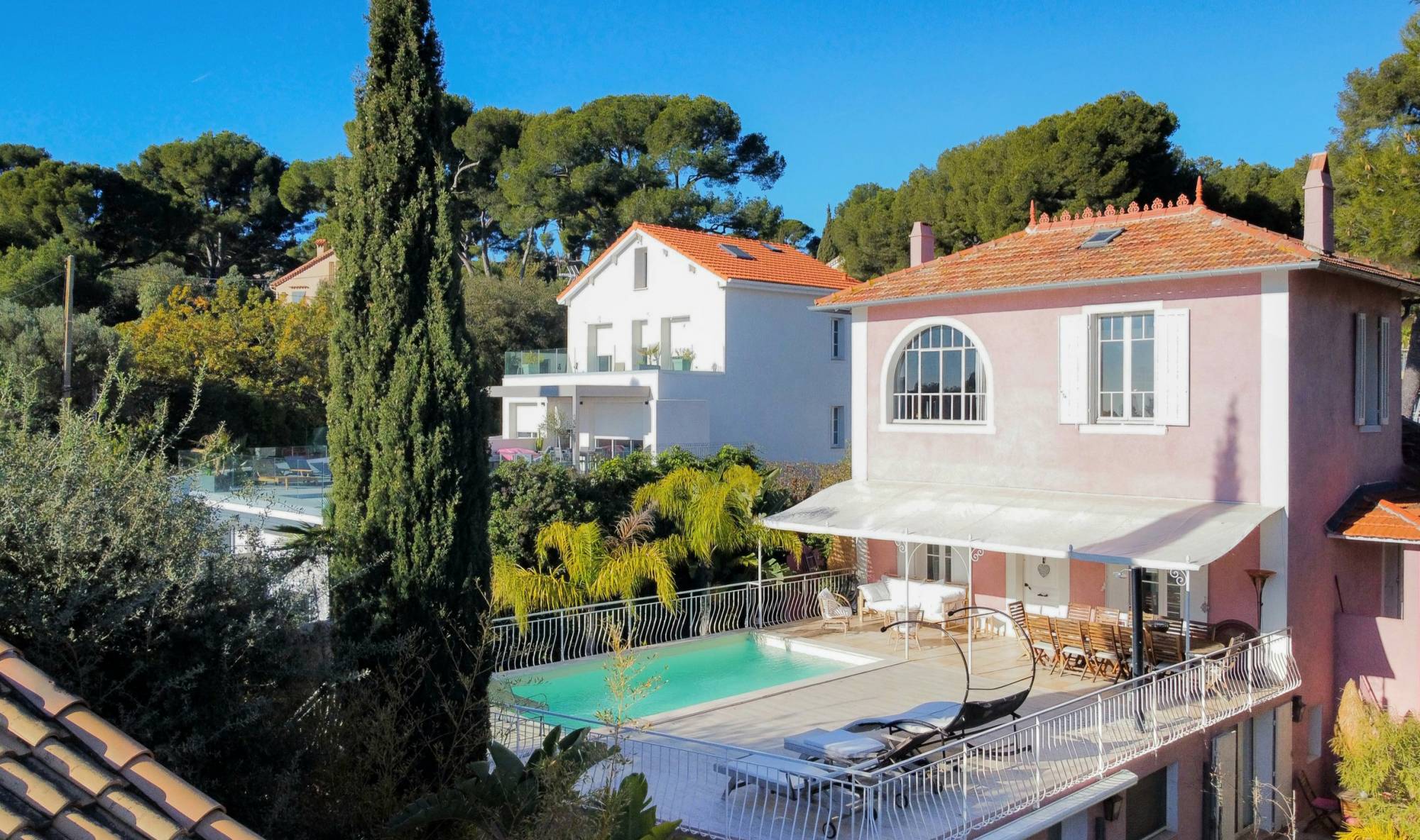 Villa bourgeoise des années 1900 à vendre sur le littoral méditerranéen