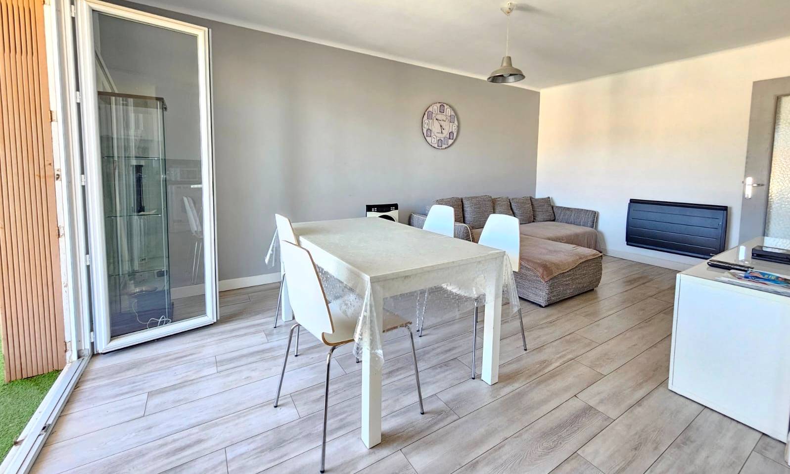 Appartement 3 pièces de deux chambres à vendre Montée Sœur Vincent