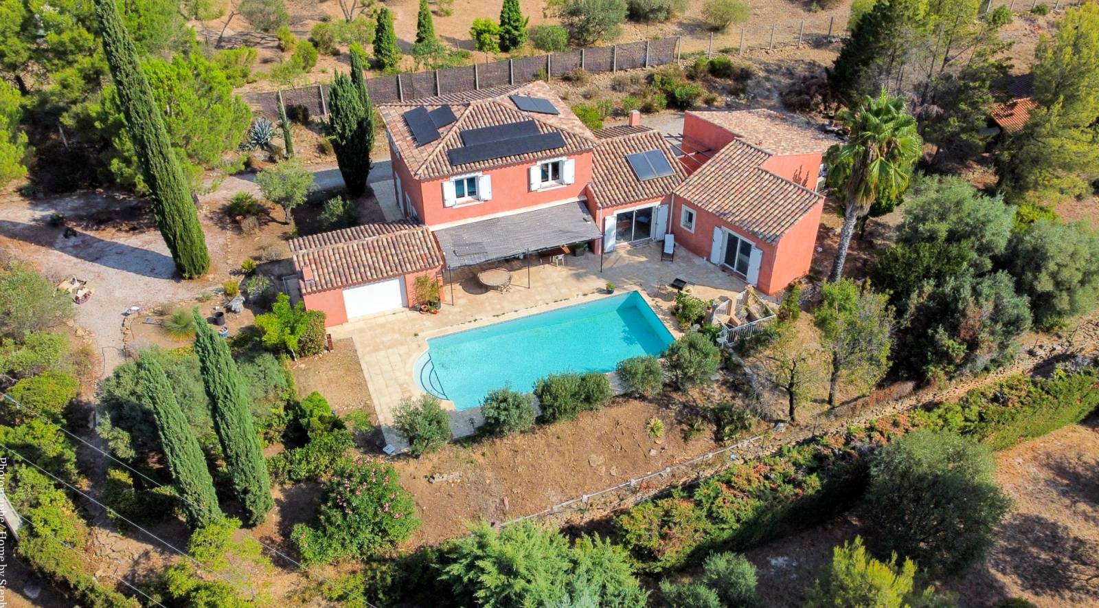 Propriété à l'architecture toscane avec piscine à vendre secteur les Salettes à La Cadière-d'Azur