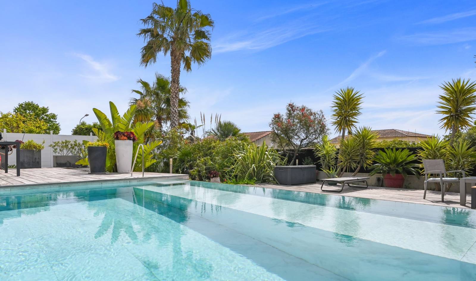 Propriété contemporaine d'exception avec piscine à débordement à vendre à Sanary-sur-Mer