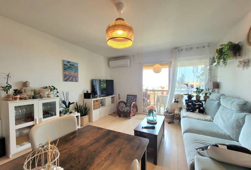 Appartement rénové à vendre par notre agence immobilière Rue de Buffon à Bandol
