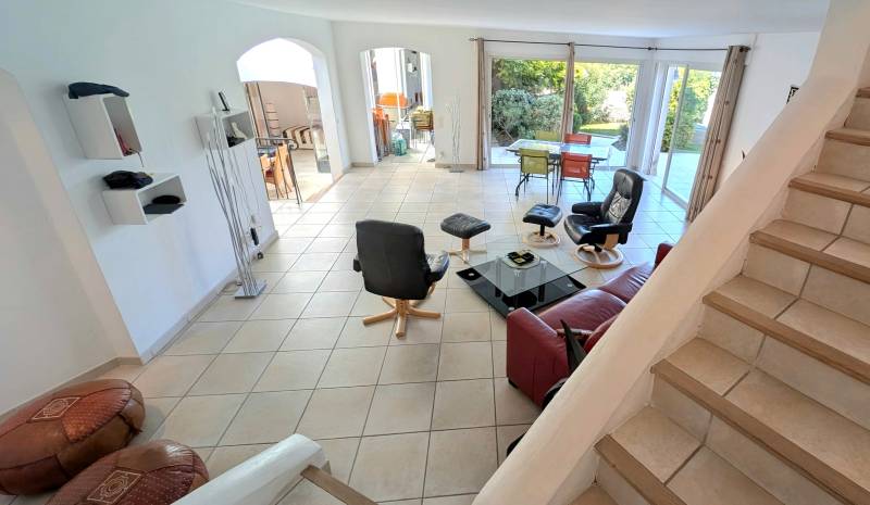 Maison 5 pièces de 180 mètres carrés habitables à vendre par notre agence immobilière de Six-Fours