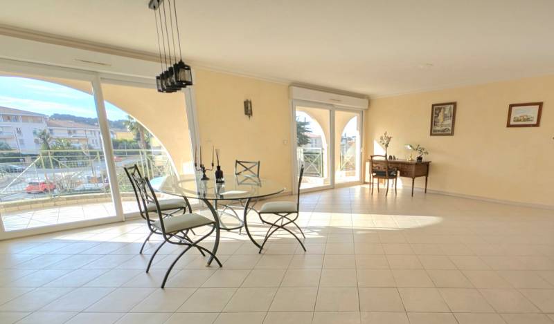 Appartement T3 avec terrasses et parking privatif à vendre Rocade de Font de Fillol à Six-Fours-les-Plages
