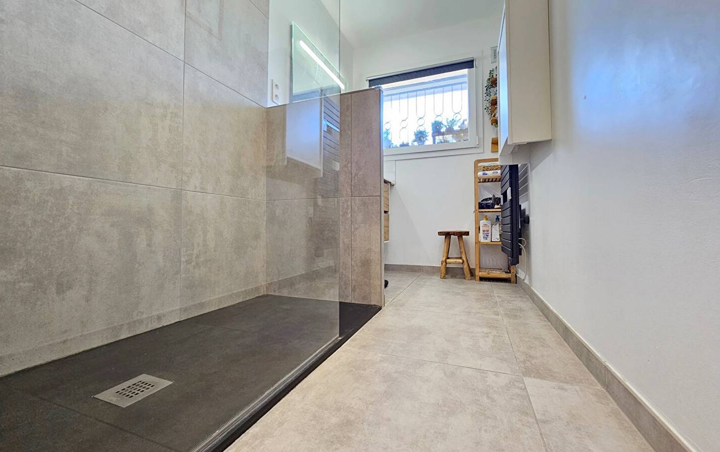 Appartement T3 en dernier étage à vendre dans une résidence au grand calme, à côté du centre-ville