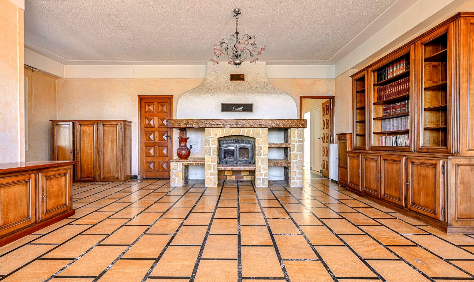 Maison à rénover à vendre sur le littoral du Var, à proximité de la station balnéaire de Bandol